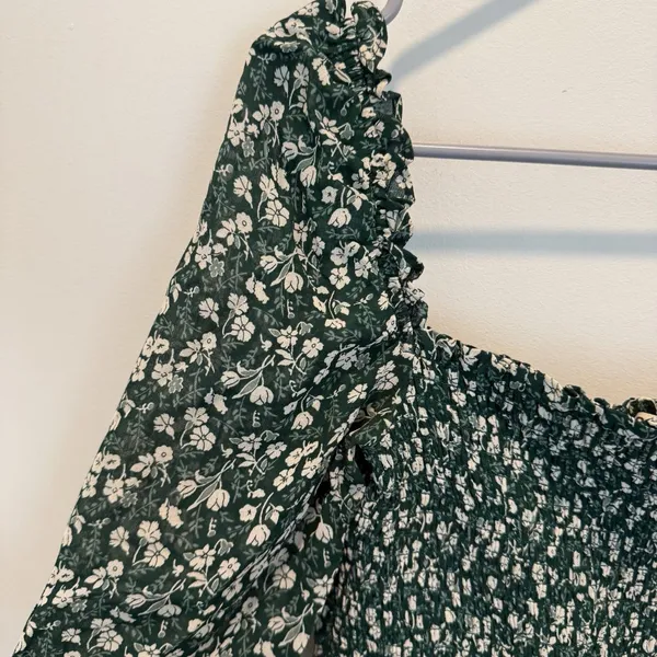 Reformation floral green ditsy print cropped smocked Pinto top size S - Image 7