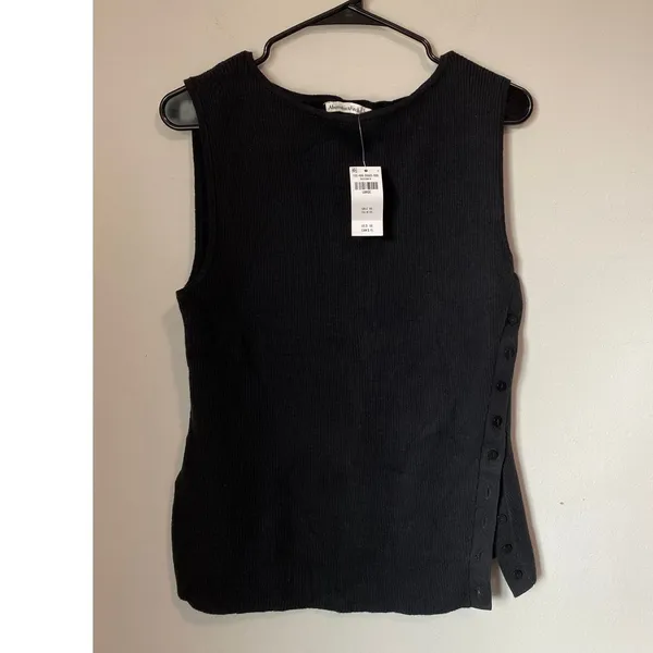 New Abercrombie Asymmetrical Button Sweater Tank Black Size Large - Image 2