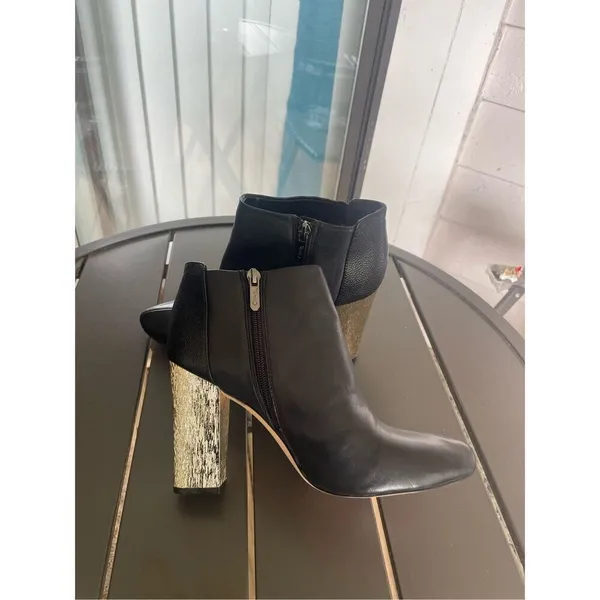 Circus By Sam Edelman Ankle Booties Block Heel Pointed Toe Black/ Gold 8.5M - Image 10