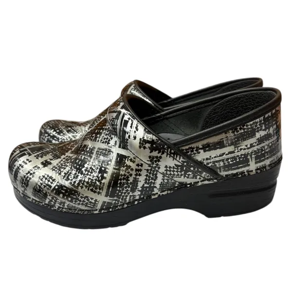 Dansko Women's Black Silver Metallic Abstract‎ Crisscross Workwear Clogs 38 - Image 3