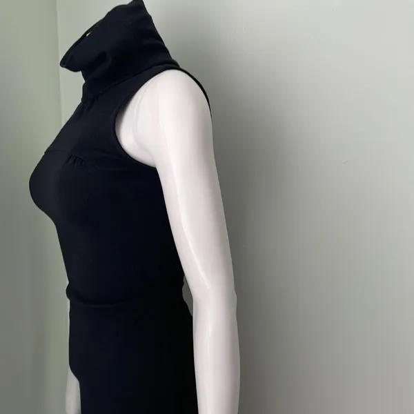 Diane Von Furstenberg Form Fitting Ruched Midi Little Black Dress size 4 - Image 3