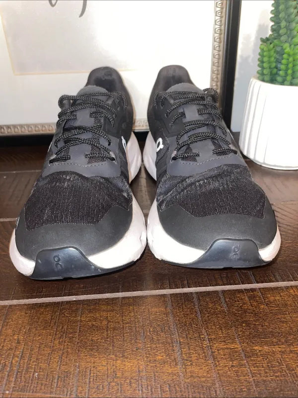 On Running Cloudpulse Women's Running Shoes Sneakers - Black/White Size 8 - Image 4
