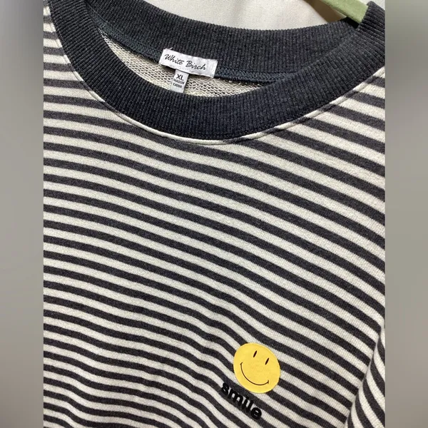 White Birch Smile emoji Crewneck Sweatshirt Charcoal Gray Stripe. Size XL - Image 5