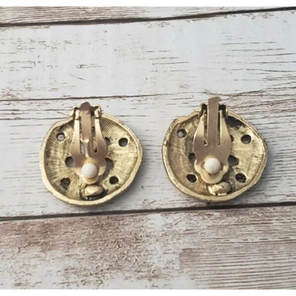 Vintage Clip On Earrings - Large Sand Dollar Beach Theme Statement Earrings - Image 7