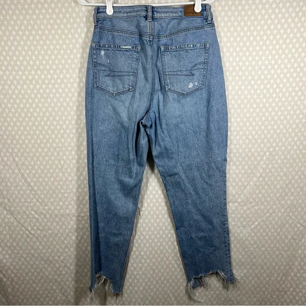 American Eagle Women Jeans Sz 6 Light Wash‎ Distressed Highest Rise Mom Denim - Image 4