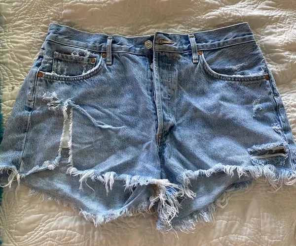 AGOLDE Parker Distressed Denim Shorts - Image 3