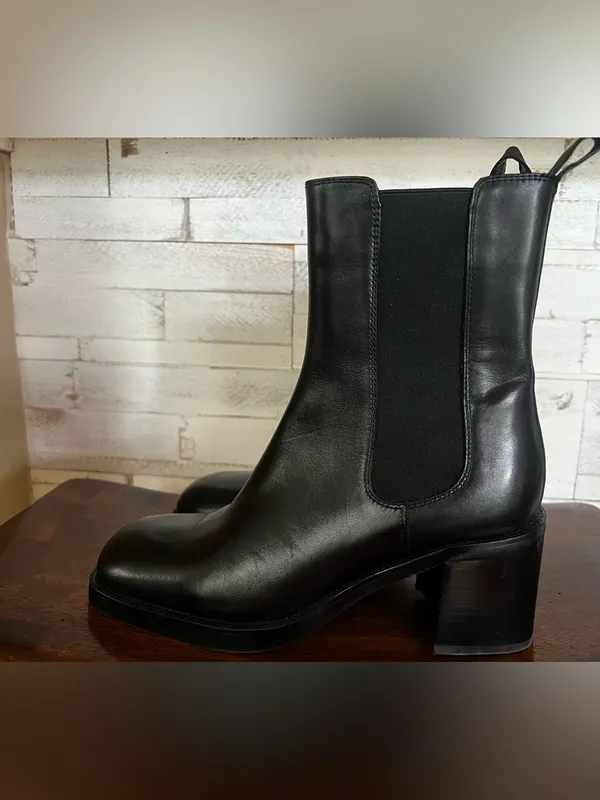 JEFFREY CAMPBELL Cassette Chelsea Boot in size 7.5. - Image 2