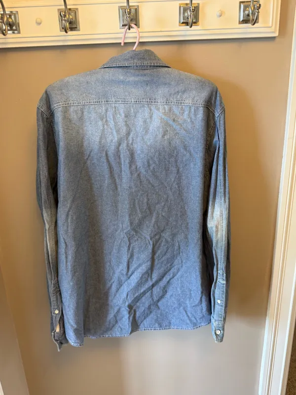 The Adam Levine Men's Blue Denim Cotton Button-Up Shirt in size M - Image 3