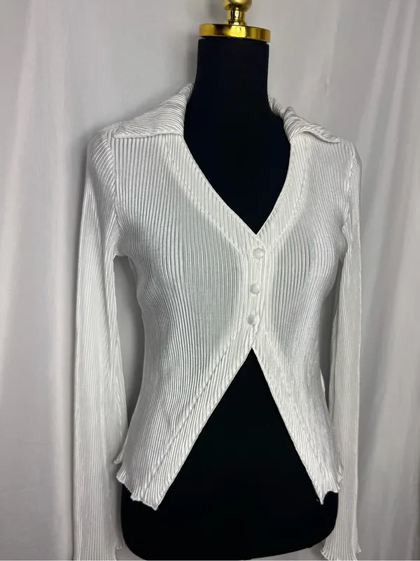 Women’s Ribbed V-Neck Button-Front Top Y2K style White festival Small NWOT - Image 2