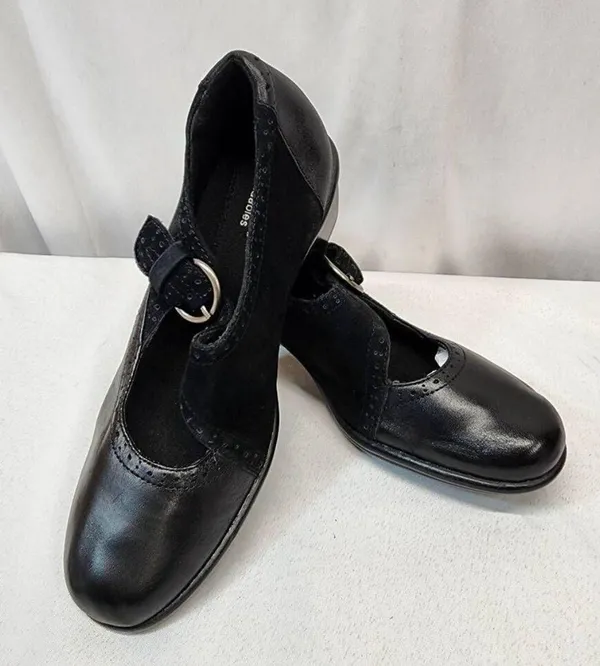 Clarks Black Leather Strappy Mary Jane Heels Women’s 7.5 - Image 2