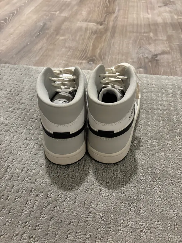 Nike Jordan Grey and white Air Jordan 1 Mid sneakers - Image 4