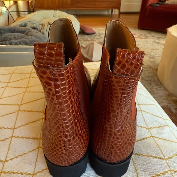 Andre Assous Textured Lug Sole Ankle Boots Peggy Chelsea Booties New 8.5 - Image 3