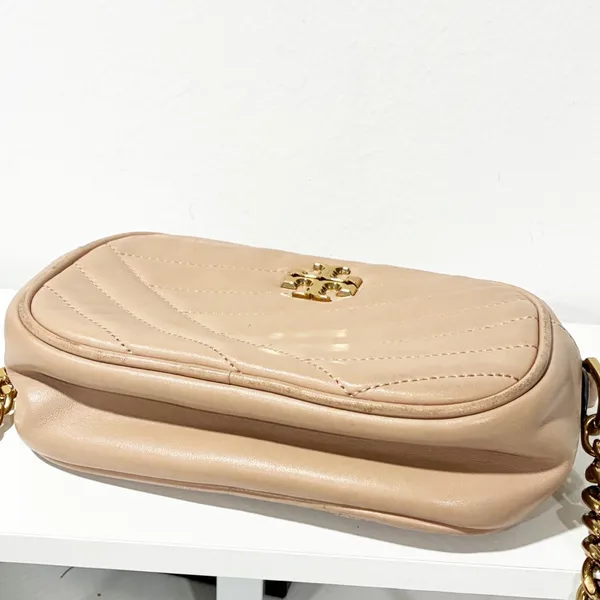 Tory Burch Women's Kira Chevron Camera Bag Desert Dune Gold Chain - Image 7
