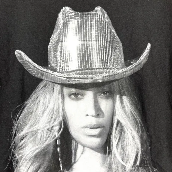 NWOT BEYONCE Authentic Renaissance World Tour Cowboy Hat Merch Tee Tshirt M - Image 4