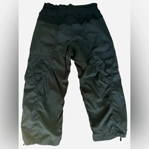 LuLuLemon Ladies Cropped Elastic Waist Pants black Size 4 - Image 5