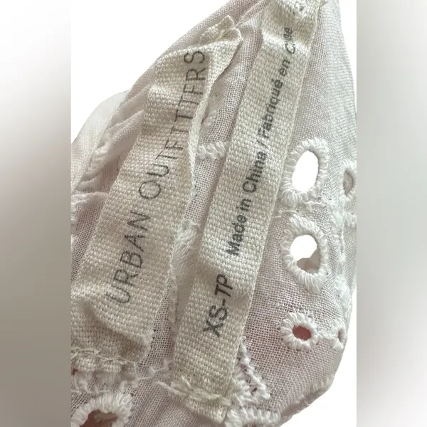 Urban Outfitters White Eyelet Button-Back Blouse Size‎ XS - Image 8