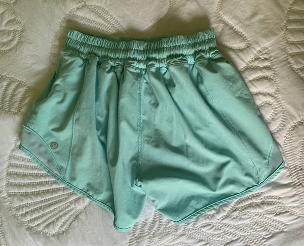 Lululemon Shorts Hotty Hot - Image 2