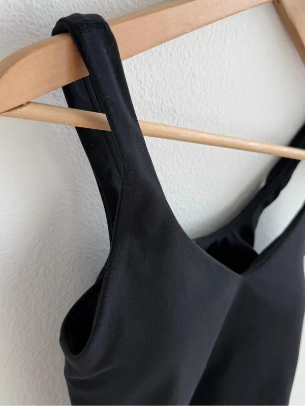 Lululemon Black Cropped Tank Top Size 4 Scoop Neck Workout Yoga - Image 2