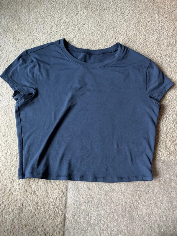 Alosoft Crop Alo Yoga Finesse Short Sleeve - Image 2