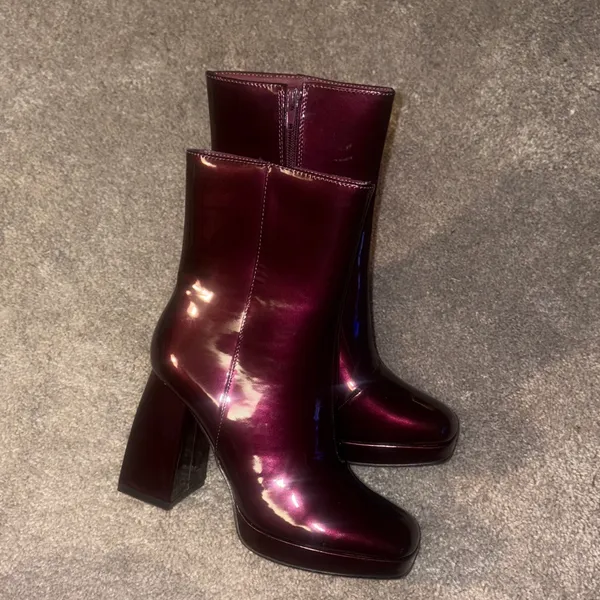 SHEIN liquid gloss cherry plum tall block healed boots size 8 new - Image 4