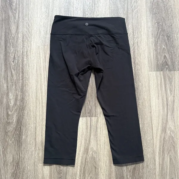 Lululemon Black mid rises Capris Athletic Cropped Leggings 8 - Image 4
