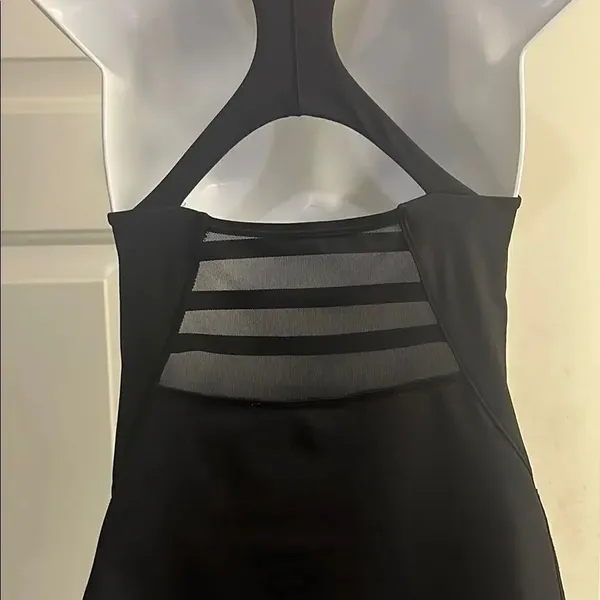 Lululemon Black Women's Racerback Tank Top Mesh Built-in Bra Size 6 - Image 7