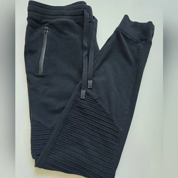 Alo Yoga Women’s Urban Moto Sweatpant, M, Black - Image 8