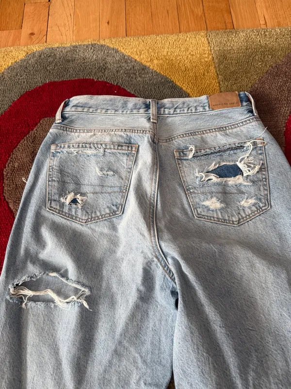 American Eagle Relaxed Mom Jeans High Rise Light Wash Distressed Deep Cut Size 0 - Image 9