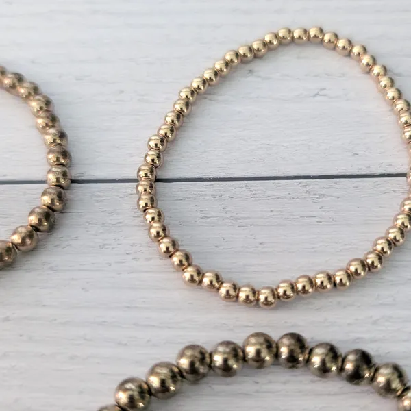 Bundle of 6 Bracelets - Gold Tone Stretch Bracelets - Fair Condition - Image 9