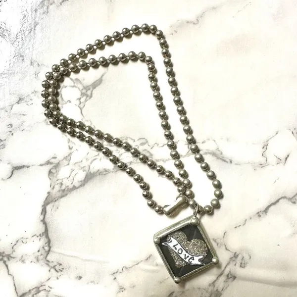 Silver tone love pendant necklace - Image 3