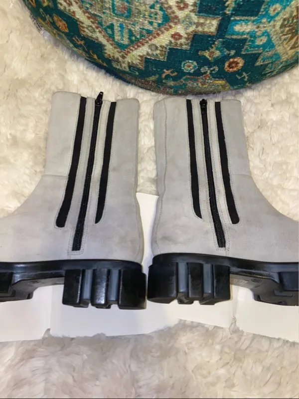 Free People Gray and Black Chelsea Boots Lug Sole - Image 5