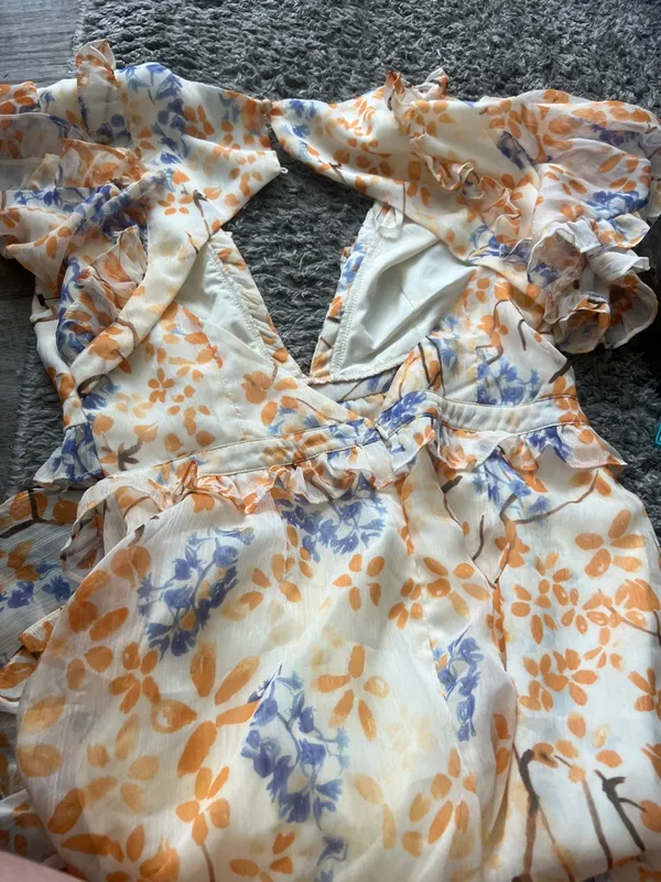 Hello molly frolic season Floral Ruffle V-Neck Mini Dress size 8 - Image 6