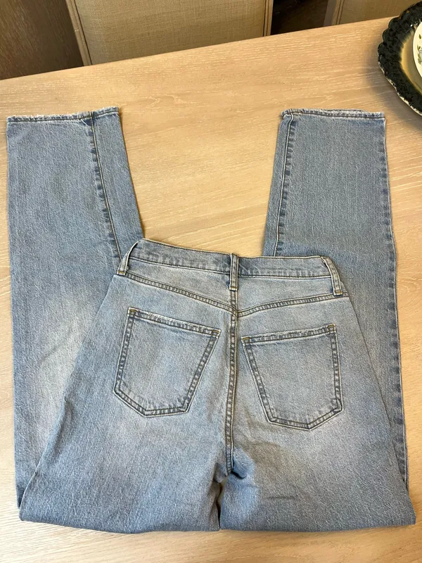 Universal thread high rise 90s straight jeans  - Image 4