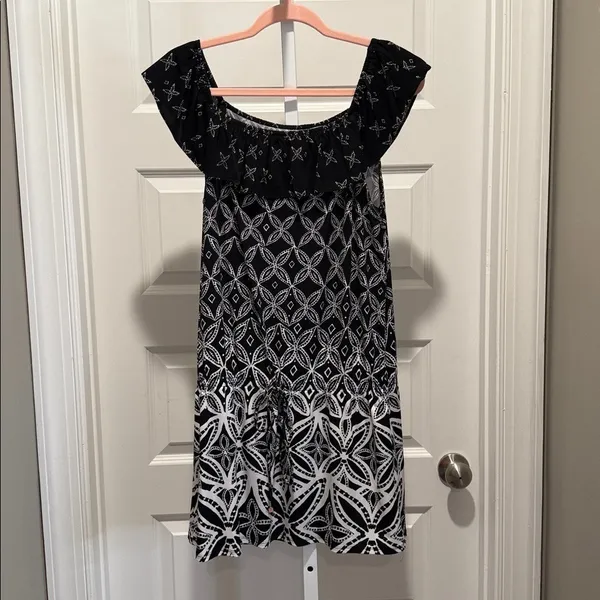 White House Black Market Dress M Black‎ White Off Shoulder Geometric - Image 2