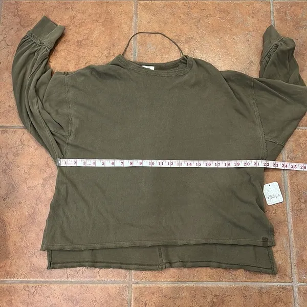 ‎NWT We the free Army Green over size shirt size S - Image 8