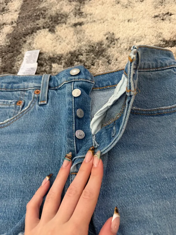 Levi 501 high rise shorts w 25 - Image 3