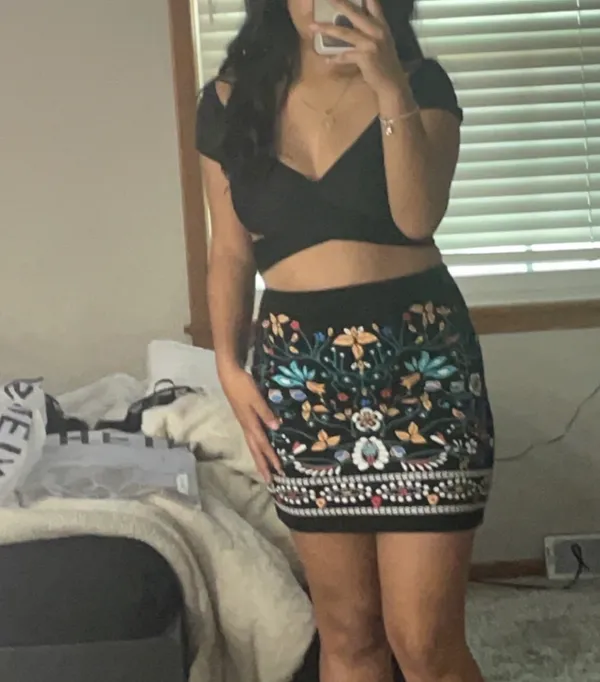 SHEIN Black Off-Shoulder Tie-Front Crop Top - Image 3