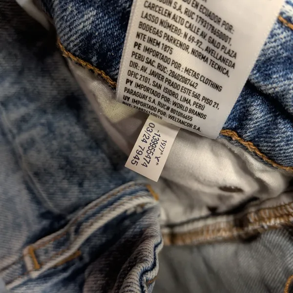 American Eagle Curvy Relaxed Short Light Wash Distressed Denim‎ Size 6 Strigid - Image 8