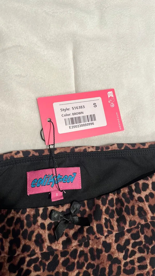 Edikted cheetah print mini skirt size small - Image 4