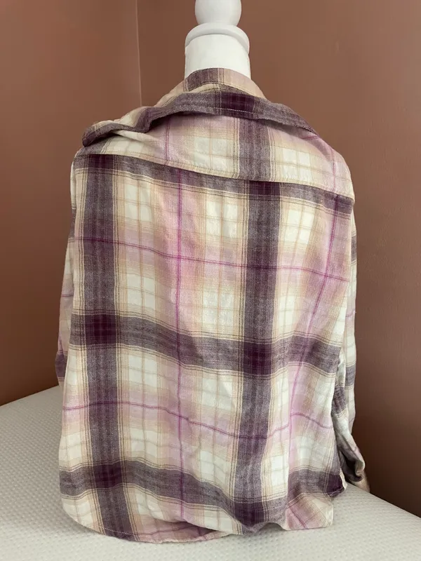 Universal Threads Flannel Size Medium - Image 3