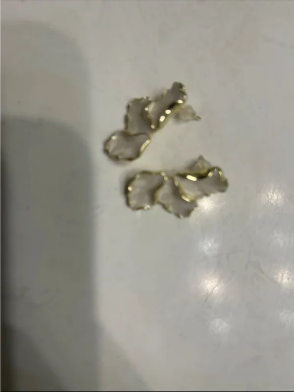 Gold-Trim White Floral Drop Earrings - Image 3