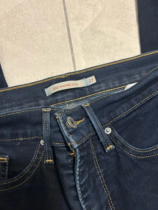 Levi’s 312 Women’s Shaping Slim Jeans - Image 3
