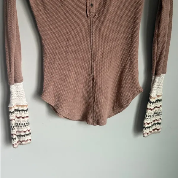 Free people alpine ski lodge cuff thermal in mushroom combo - Image 4
