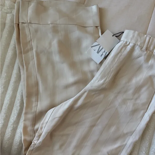 NWT Zara Women's Cream Flare Pants - Image 3