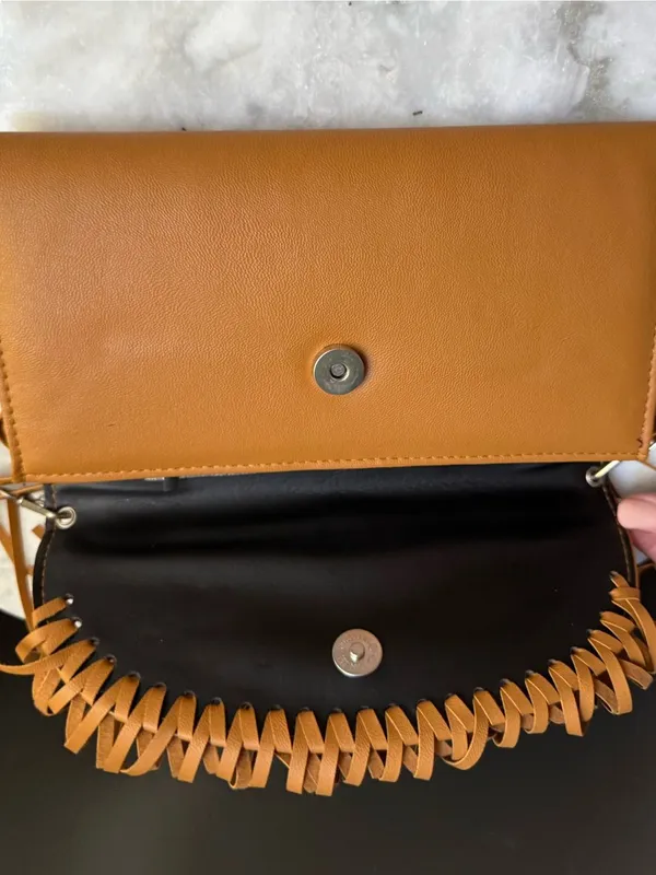 NWOT Tan Faux Leather Envelope Crossbody w/fringe tassels - Image 5