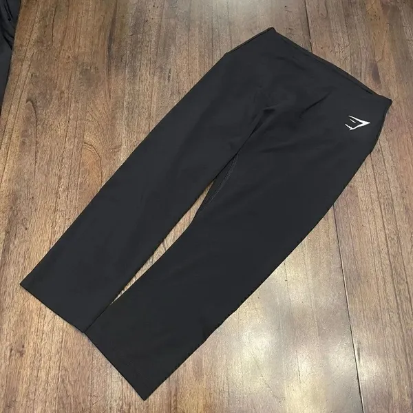 Gymshark Black Cropped Leggings - Image 3