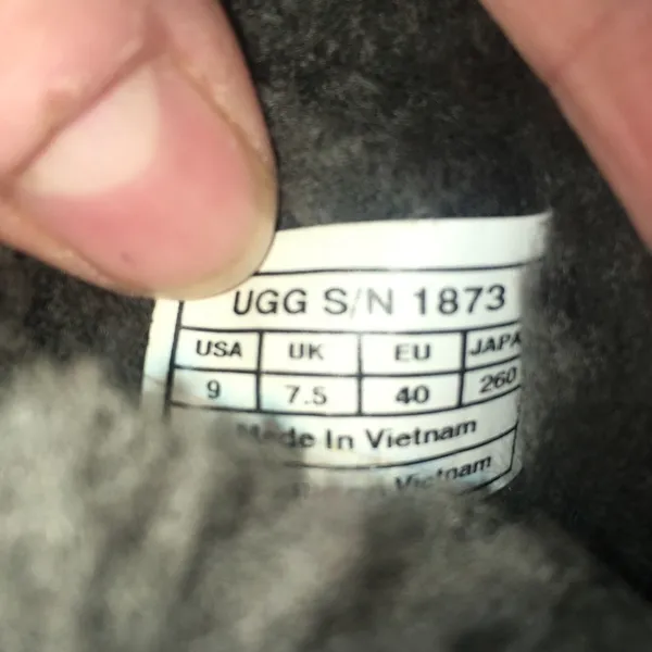 Uggs gray shearling lined buttoned tall winter boots - Image 5