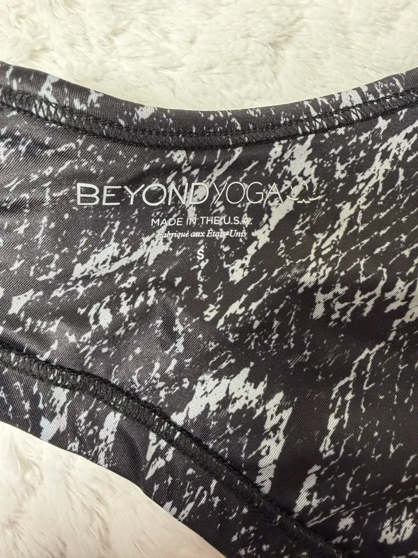 Beyond Yoga Snake Skin Criss Cross black yoga top small - Image 3