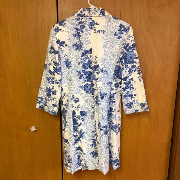 Ann Taylor Loft Blue and White Floral Jacket Size Medium - Image 2