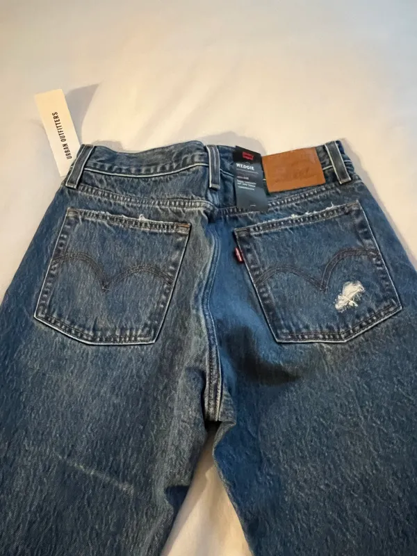 Levi's Frayed Hem Jeans • Size 27 - Image 3
